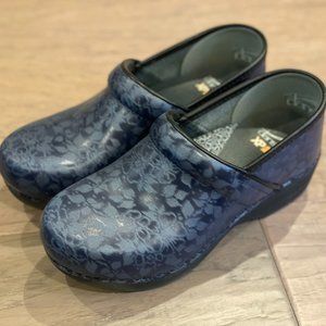Dansko XP 2.0 Navy Floral